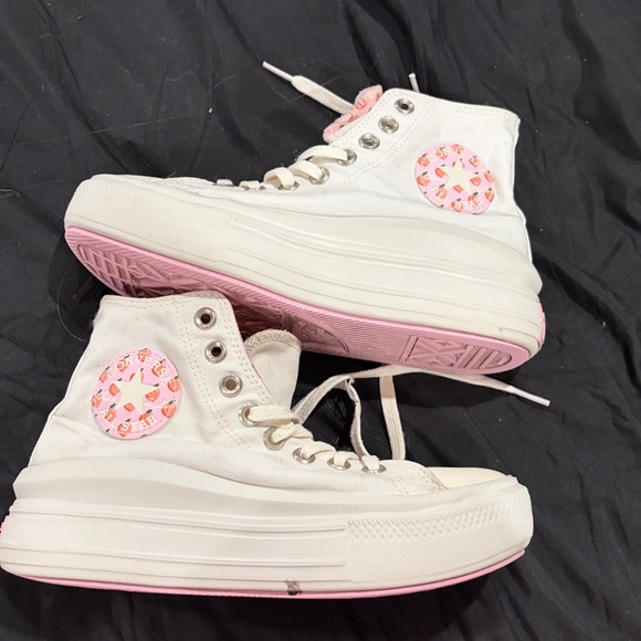 Peach limited addition converse - Picture 3 of 3